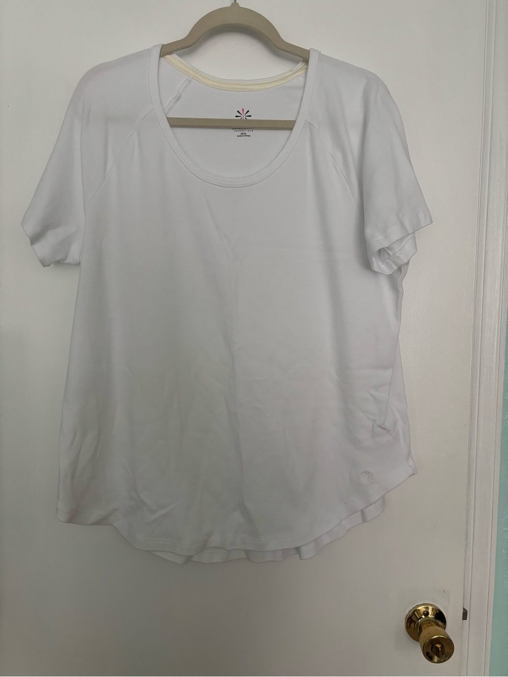 Isaac Mizrahi  XL White Women's Active Crewneck Top - Lightweight Comfort